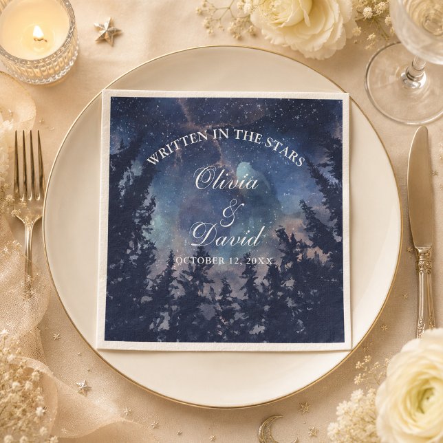 Guardanapos para Casamento Celestial Floresta Notu (Starry Night Forest Celestial Wedding Napkins on an elegant celestial wedding dinner table)
