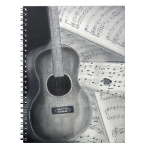 Guitarra & caderno espiral da partitura