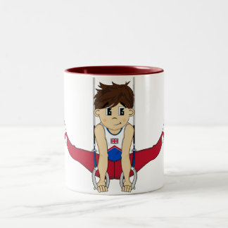 Gymnast bonito na caneca dos anéis