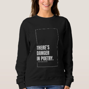 Há um perigo na camiseta suada feminina da poesia