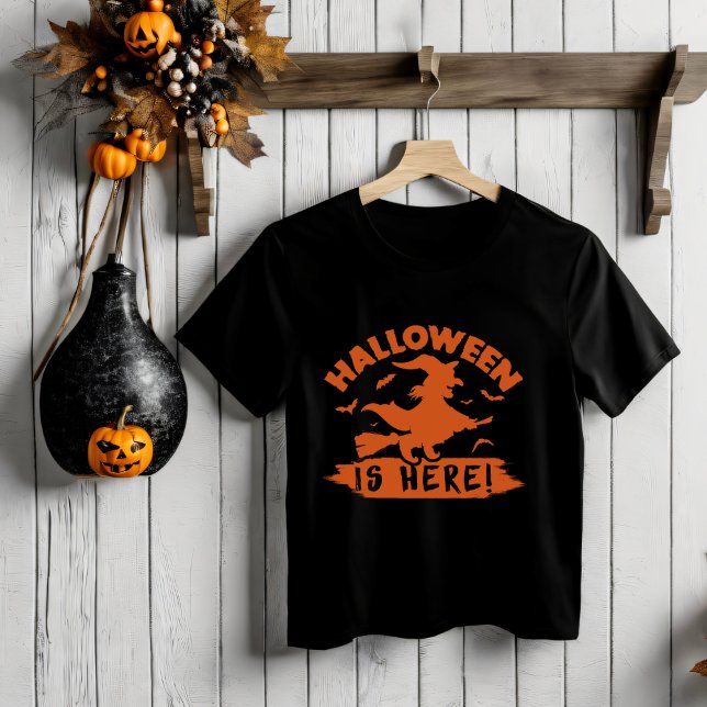 Halloween está aqui T-Shirt (Criador carregado)