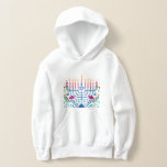 Hannukah Menorah T-Shirt<br><div class="desc">Celebre oito dias e oito noites do Festival das Luzes com cartões e presentes de Chanucá. O festival de luzes está aqui. Acenda a menorah,  brinque com o sonho e o banquete em latas e suganínos. Celebre o espírito de Chanucá com amigos,  familiares e entes queridos desejando-lhes Feliz Chanucá.</div>