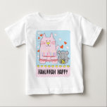 Hanukkah Baby Jersey T-Shirt Cat e Rato<br><div class="desc">Hanukkah Happy Baby FIne Jersey T-Shirt/Cat and Mouse. Personalize escolhendo seu estilo de fonte, cor, tamanho e texto favoritos. Este doce time de gatos e ratos está pronto e esperando para celebrar Hanukkah este ano. Obrigados para parar e comprar! Seu negócio é muito apreciado. Comentários e sugestões são sempre bem-vindos!...</div>