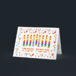 Hanukkah Belo Cartão de Cartões de natal Judaico<br><div class="desc">Feliz Hanukkah Belo Cartão de Cartões de natal Judeu. Antecedentes judaicos Holiday Hanukkah com símbolos tradicionais Chanukah - sonhos de madeira (rodando topo), rosquinhas, menorah, velas, estrela de David e padrão de papel de parede luminoso brilhante. Decoração do Festival Chanucá. Jerusalém, Israel. Convites e artigos de papelaria, Cartões de saudação,...</div>