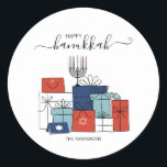 Hanukkah dá presentes e menorah, adesivo de férias<br><div class="desc">Personalize o texto personalizado acima. Você pode encontrar itens de coordenação adicionais em nossa coleção "Presentes de Chanucá e Menorah".</div>
