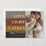 Hanukkah Dourado Love Light trava Cartão com fotos<br><div class="desc">Nosso cartão de Feriado de Luz de Amor Dourada Chanukah / Chanukah é uma maneira elegante e elegante de compartilhar seus desejos de Chanucá/ Chanukah com amigos, família e clientes! Com espaço para personalizar com seu nome e foto. Consultas? Envie-nos uma mensagem ou envie um email para bestdresssedbread@gmail.com. Feliz Chanukah!...</div>