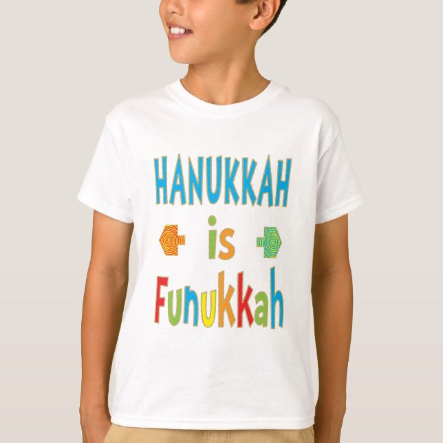 "Hanukkah é Funukkah" T-Shirt com Dreidels (Frente)