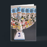 Hanukkah feliz - cartão vertical<br><div class="desc">Foto por ArtByLindaLou 8 dias de Hanukkah e de uma vela extra (Shamus) para iluminá-los</div>