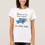 Hanukkah Latke Time/Women's Basic T-Shirt<br><div class="desc">Camisa "Hora do Latke". Personalize eliminando o texto e adicionando o seu próprio texto. Use a cor, o estilo e o tamanho da fonte favoritos. Obrigados para parar e comprar! Muito apreciado. Feliz Chanukah/Hanukkah!! Estilo: Camiseta Básica das Mulheres Esta camiseta básica apresenta um ajustado relaxado para a forma feminina. Feita...</div>