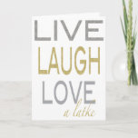 Hanukkah "Live Laugh Love a laty" Cartão Glitzy<br><div class="desc">Chanucá "Live, Laugh, Love a Latke", Dourada/Silver Greeting Card com Envelope Branco. Personalize eliminando "Happy Chanukah" e adicione seu próprio texto escolhendo seu estilo de fonte, cor e tamanho favoritos. Obrigados para parar e comprar. Muito apreciado!! Feliz Hanukkah/Chanukah! Dimensões: 5" x 7" (retrato) ou 7" x 5" (paisagem) impressão de...</div>