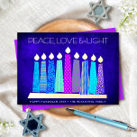 Hanukkah vela paz amor azul claro Dourado<br><div class="desc">"Paz, amor e luz." Uma ilustração lúdica, moderna e artística das velas de padrão de feto em uma menorah ajuda você a lançar no feriado de Chanucá. Velas azuis cortadas com padrões coloridos de folha de ouro real, chamas reais de folha de ouro e menorah, cobrem um fundo rico e...</div>