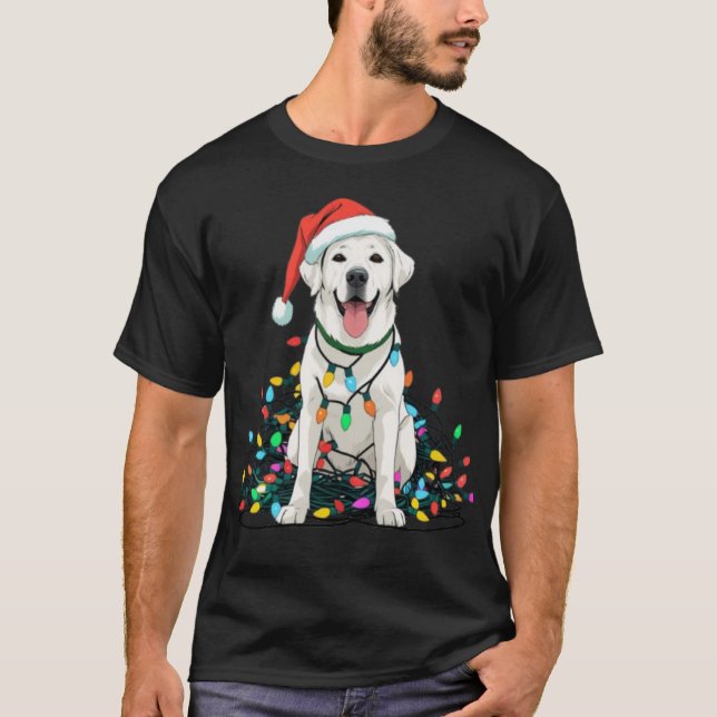 Happy Dog Tangled in Christmas Lights T-Shirt (Frente)