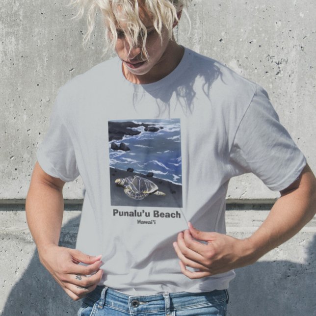 Hawaii Sea Turtle on Black Sand Beach T-Shirt (Criador carregado)