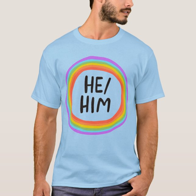 HE/HIM Pronuncia Círculo Arco-Íris Colorido Camisa (Frente)