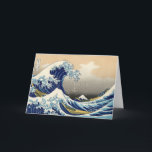 Hokusai O Cartão De Saudação De Onda De Excelente<br><div class="desc">Hokusai O cartão de saudação do Excelente Wave. Impressão japonês de madeira entre 1830-1833. Uma das mais famosas trabalhos de arte japonesas do mundo, Hokusai's The Excelente Wave off Kanagawa é a primeira entrada em suas Trinta e Seis Vistas do Monte Fuji. A própria montanha pode ser vista ao fundo...</div>