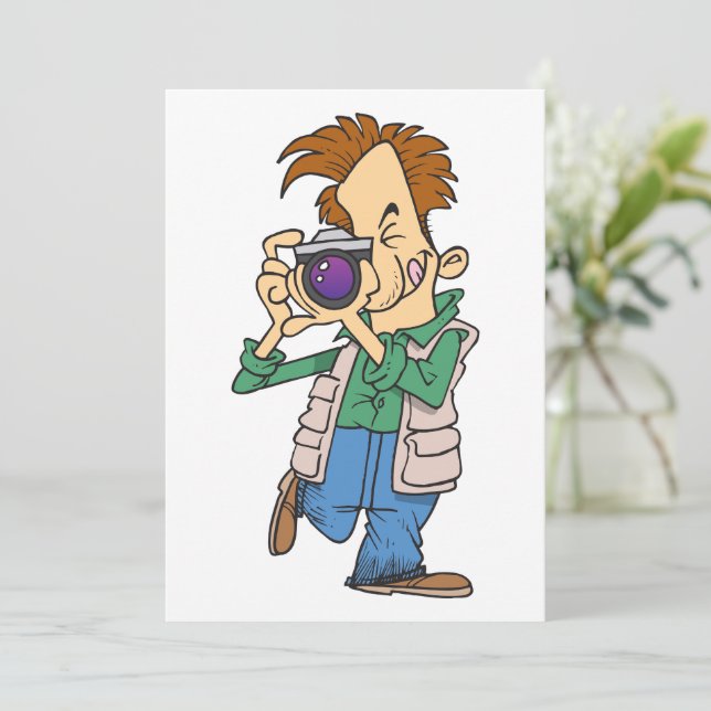 Homem A Fazer Um Convite Fotográfico (Em pé/Frente)