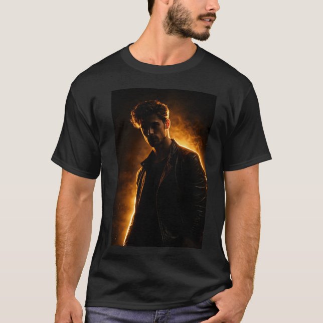 Homem com camiseta de luz dourada (Frente)