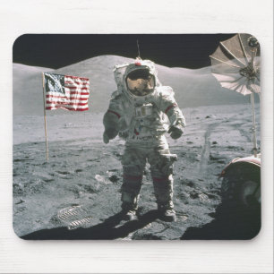Homem do último de Apollo 17 na lua Mousepad