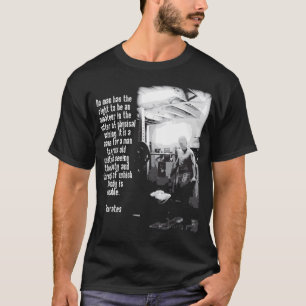 Homem muscular e citações de Socrates - camisa