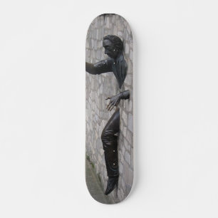Homem no skate de Paris