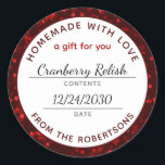 Homemade com a Etiqueta de Comida Red Christmas Lo<br><div class="desc">Homemade com Love Christmas Red Bokeh Product Name e Date Classic Round Sticker Jar Lid ou Comida Label.. Um padrão de manto vermelho de Natal borda seus detalhes de produtos de comida caseiros nessas etiquetas de adesivos redondos festivos para dar seus doces caseiros, biscoitos, pães, tortas e muito mais. Você...</div>