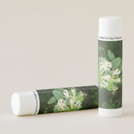 HoneySuckles aninhado em Evergreen Cedar Lip Balm