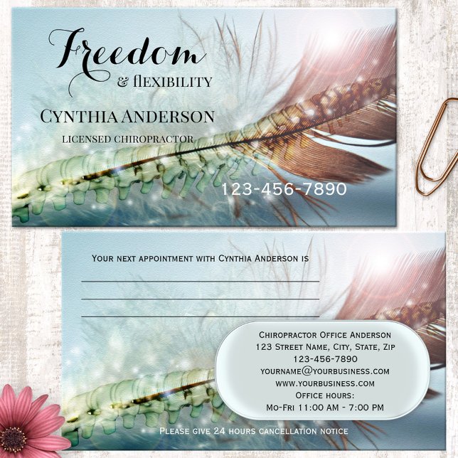 Horário Cartão de Consulta de Quiropraxia Pena Leve (Artistic chiropractor appointment business card featuring a feather design with a spine image)