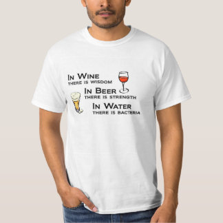 Humor do t-shirt dos amantes do vinho e da cerveja