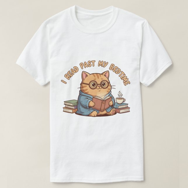 I Read Past My Bedtime Cute Reading Cat T-Shirt (Frente do Design)