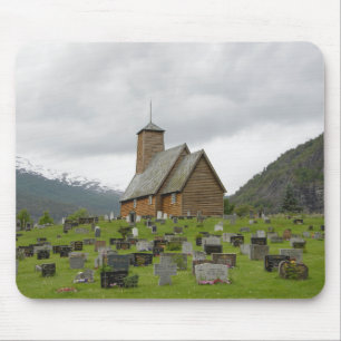 Igreja do Stave com o cemitério no mousepad de