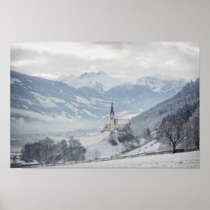 Igreja em Zillertal no poster do inverno