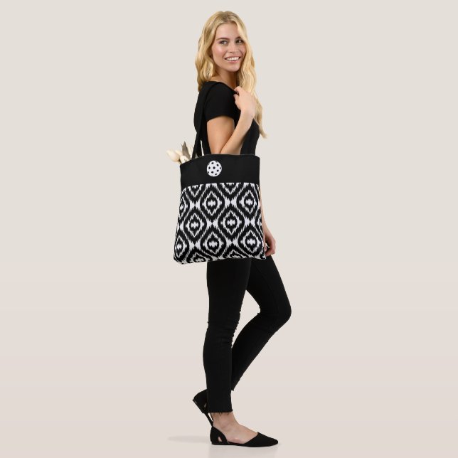 Ikat branco bolsa preto (No(a) Modelo)