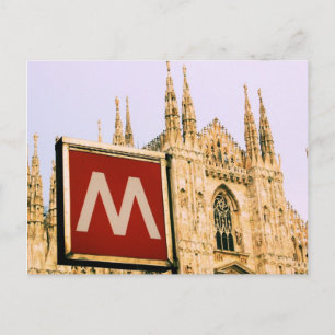 il Duomo via Metro - Milão, Itália Cartão postal