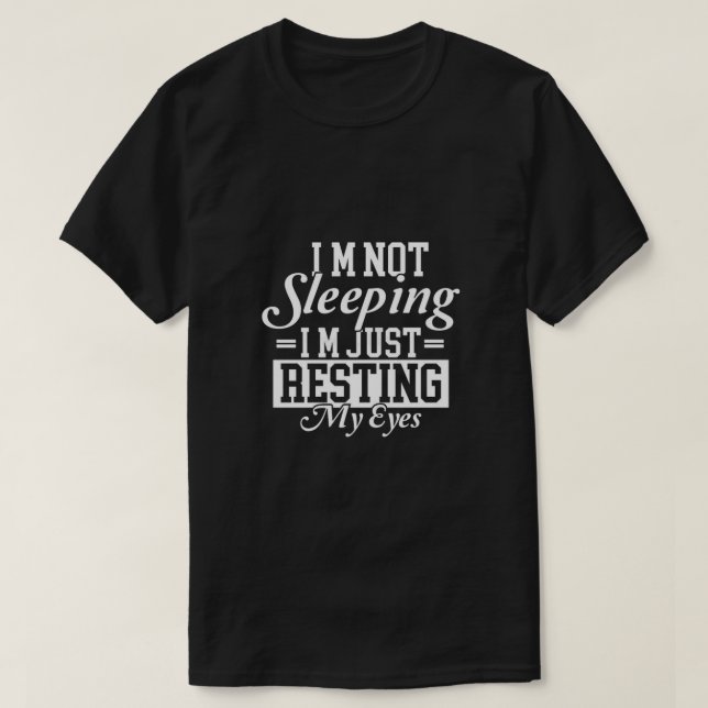 Im not sleeping Im just resting my eyes T-Shirt (Frente do Design)