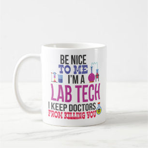 Im um técnico de laboratório da caneca de café