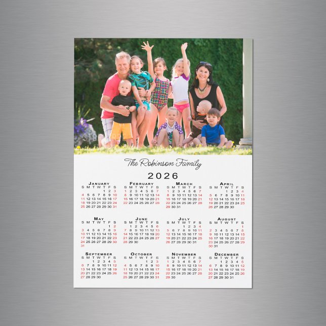 Ímã de Calendário 2026 com Foto e Nome Personalizá (Customizable Photo and Name 2026 Calendar Magnet in situ)