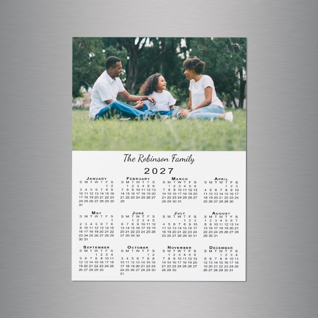 Ímã de Calendário 2027 Personalizável com sua Foto (Your Photo Name Customizable 2027 Calendar Magnet in situ)