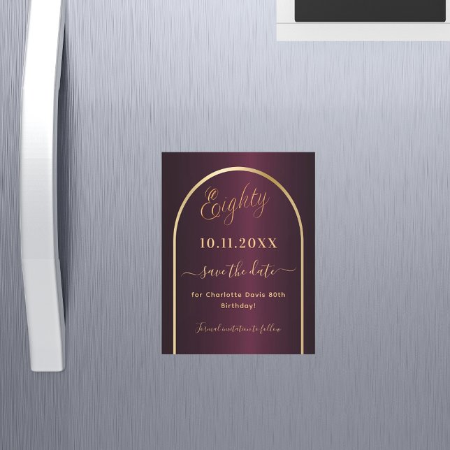 Imã salve a data de aniversário de 80 Burgundy (Criador carregado)