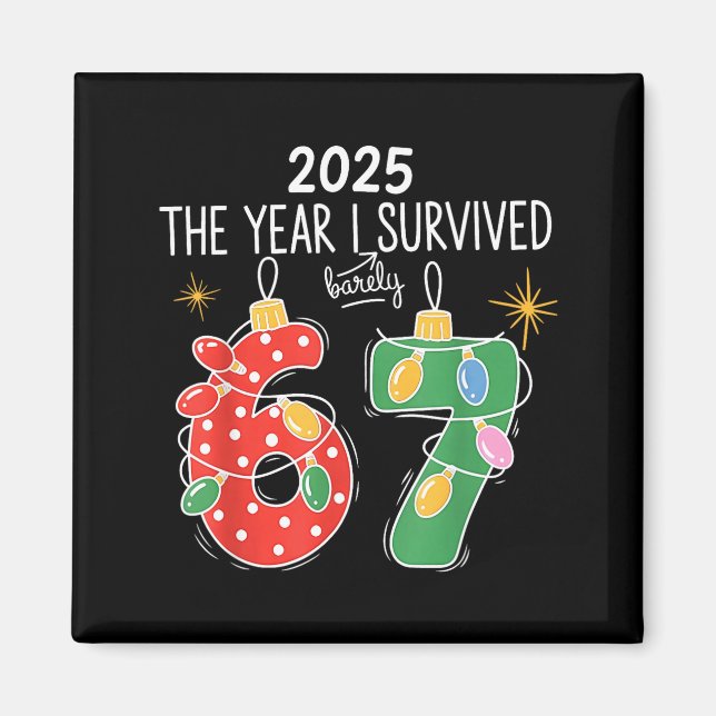 Íman 2025 The Year I Survived Barely 67 Lights Christma (Frente)