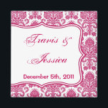 Íman 2"x2" Favor do Magnet Fusia White Damask Lace Impr<br><div class="desc">Os ímãs personalizados quadrados de 2"x2" são impressos em alta qualidade e com cores vibrantes. Perfeito para anúncios de bebês, lembretes salvas da data, presentes para familiares e amigos, ou até mesmo anúncios de promocional de excelente para qualquer empresa. Coloque-os na geladeira, armário de arquivos, lavadora de louça ou sua...</div>