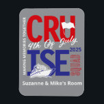 Íman 4 de julho Ano Personalizado do Cruise Squad<br><div class="desc">Este design pode ser personalizado na área fornecida pela alteração da foto e/ou do texto. Ou pode ser personalizado clicando em Personalizar este Modelo e, em seguida, escolhendo o clique para personalizar mais a opção e excluir ou alterar a cor do plano de fundo, adicionar texto, alterar a cor ou...</div>