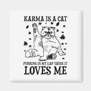 Íman A Carma Engraçada É Um Gato A Purgar No Meu Lap Po