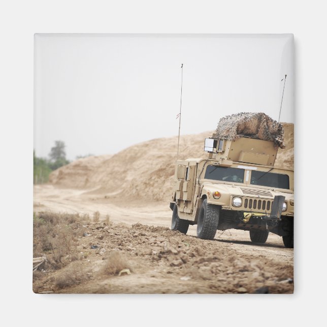 Íman A Humvee conduz a segurança (Frente)