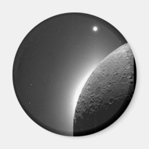 Íman A imagem lindo da NASA, a lua iluminou-se pelo