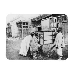 Íman A lanterna mágica, c.1870 (foto de b/w)