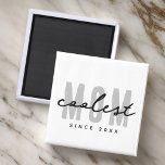 Íman A Mãe Mais Fria Desde 20XX Moderno, Um Pré-Disquet<br><div class="desc">Esta design simples e moderna é composta por tipografia sã-serif.</div>