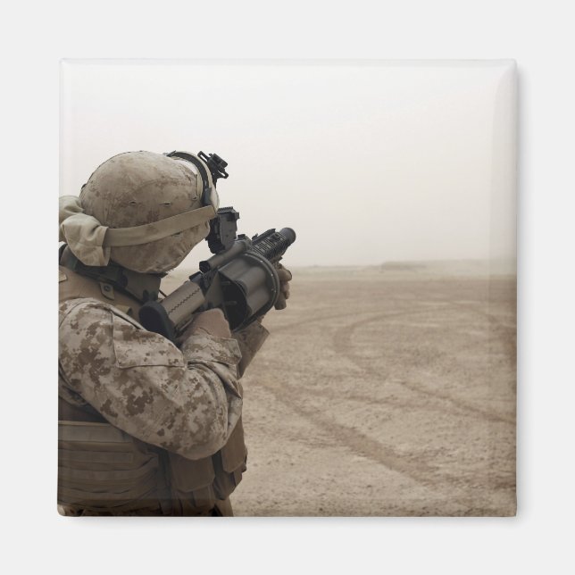 Íman A Marine dispara a M-32 (Frente)