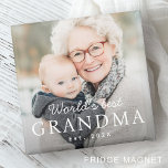 Íman A melhor avó do mundo, a melhor foto do ano passad<br><div class="desc">Imã de geladeira com sua foto personalizada e o texto "A melhor avó do mundo" com ano personalizado ou outro texto abaixo.</div>