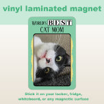 Íman A melhor mãe do gato adiciona foto amarela<br><div class="desc">Celebre a mãe do gato Purr-fect na sua vida com este adorável ímã fotográfico! Um imperativo para qualquer amante de os animais, este imã laminado de vinilo é uma forma doce de mostrar o seu momento de gatinho favorito. Seja para a geladeira, armário, ou qualquer superfície magnética, é uma maneira...</div>