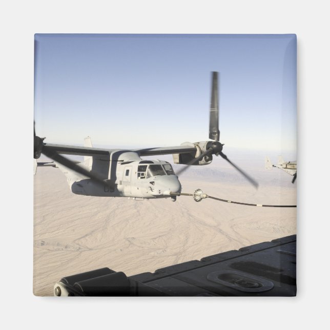 Íman A MV-22 Osprey reabastece voo médio (Frente)